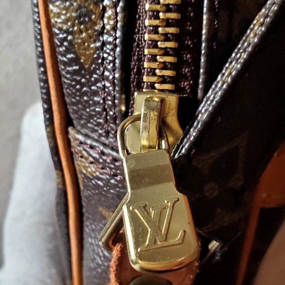 Louis Vuitton Monogram Danube - Picture 11 of 16
